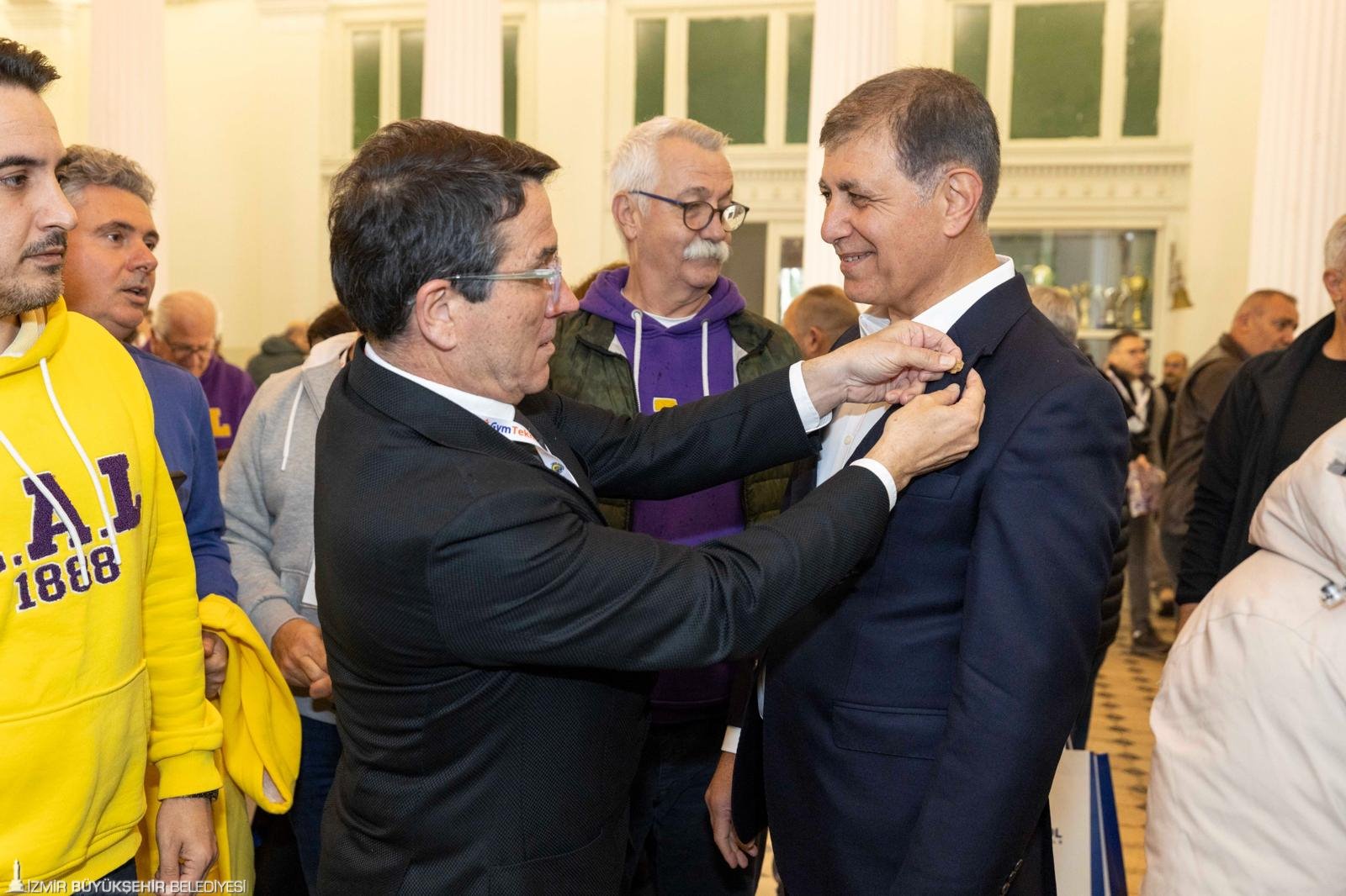 Başkan Tugay Atatürk Lisesi mezunlarıyla: Kazan başına geçti, pilav kardı