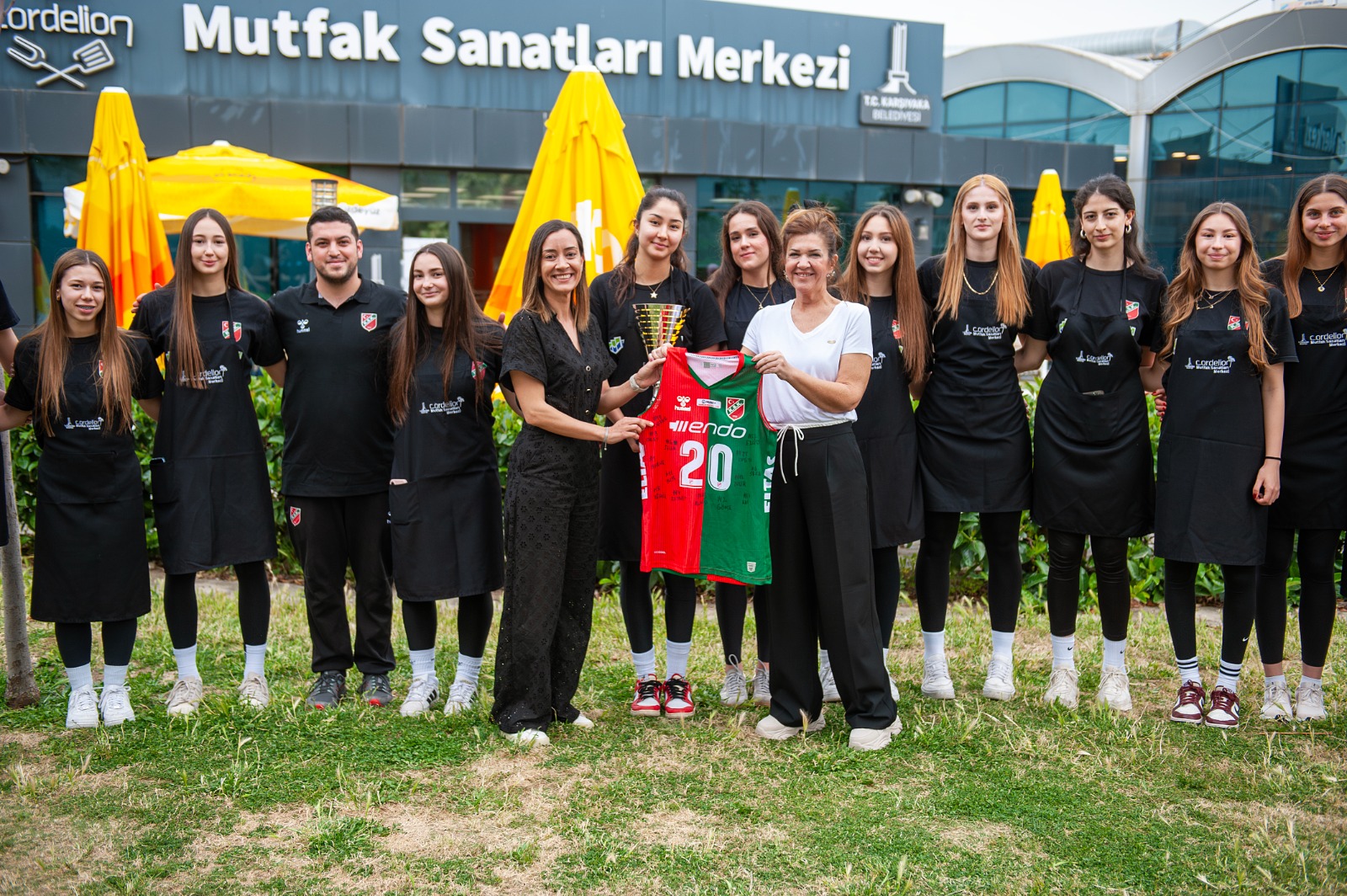 Karşıyakalı şampiyonlar CMSM mutfağında!