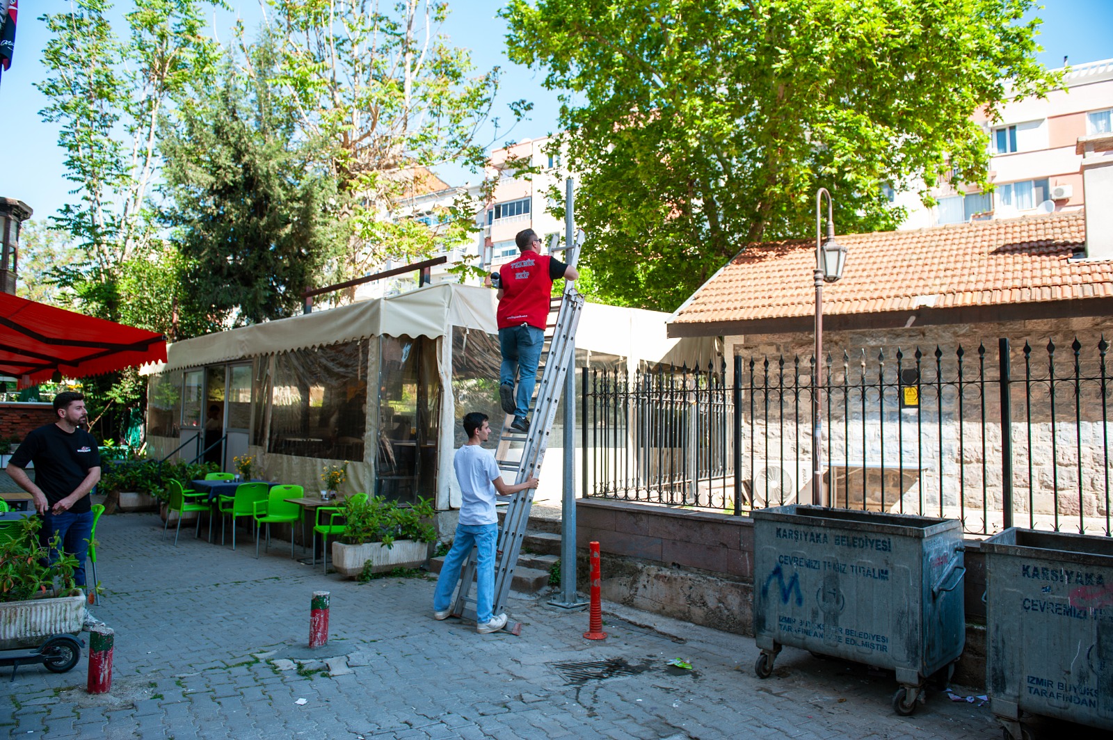 Karşıyaka’da moloz avcıları: 40 noktaya akıllı kamera!