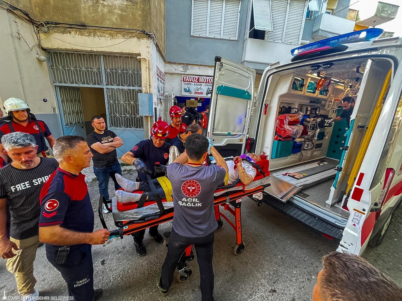 Buca Dumlupınar Mahallesi’nde çatıda başlayan korku dolu dakikalar mutlu sonla