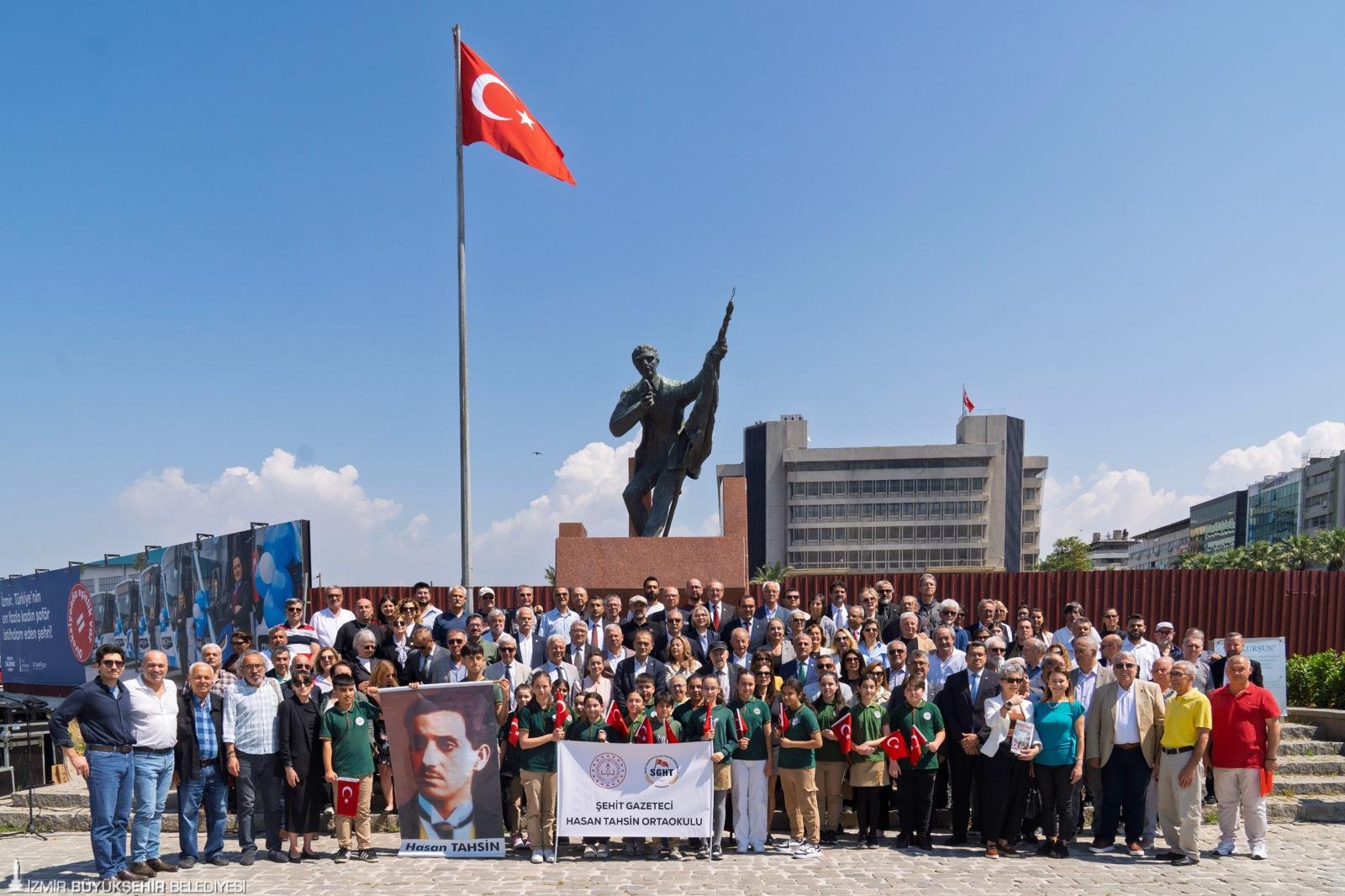 İzmir’in işgaline karşı ilk kurşunu sıkan şehit gazeteci Hasan Tahsin,