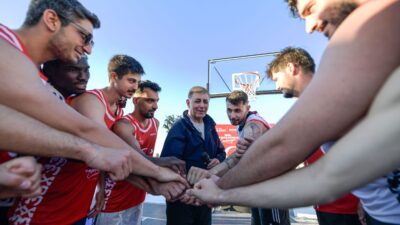 İzmir Büyükşehir Belediyesi, sporu sokağa taşıdı. Gündoğdu’da ilk kez kurulan