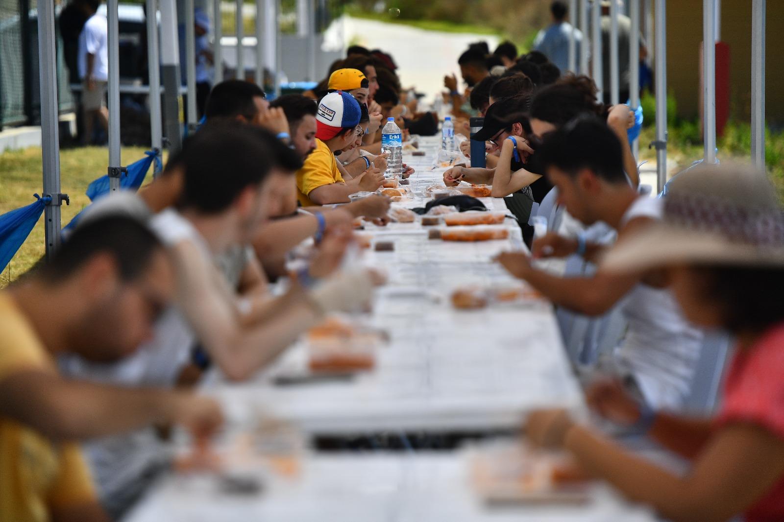 İzmir’de "Genç Dostu Kent" devrimi: Ulaşımdan eğitime her alanda büyük destek!
