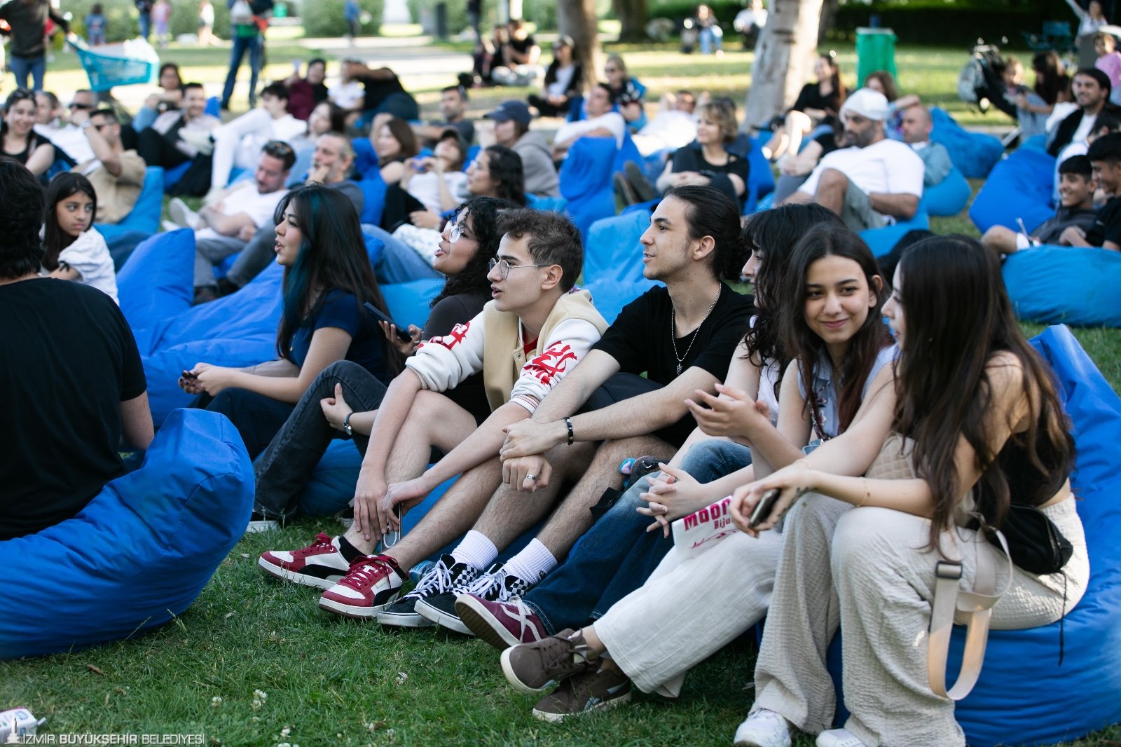 İzmir Şehir Tiyatroları’nda gençlik rüzgarı: 15 topluluk binlerce seyirci!