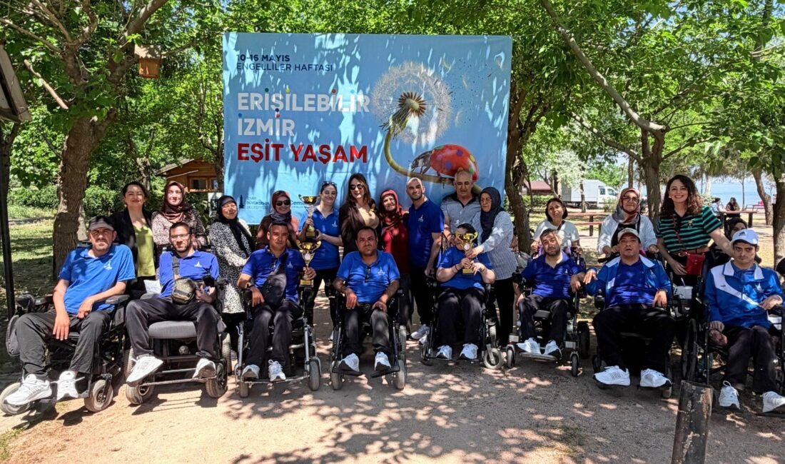 İnciraltı Engelli Eğitim Merkezi ve Engelliler Parkı, renkli sahne şovlarına
