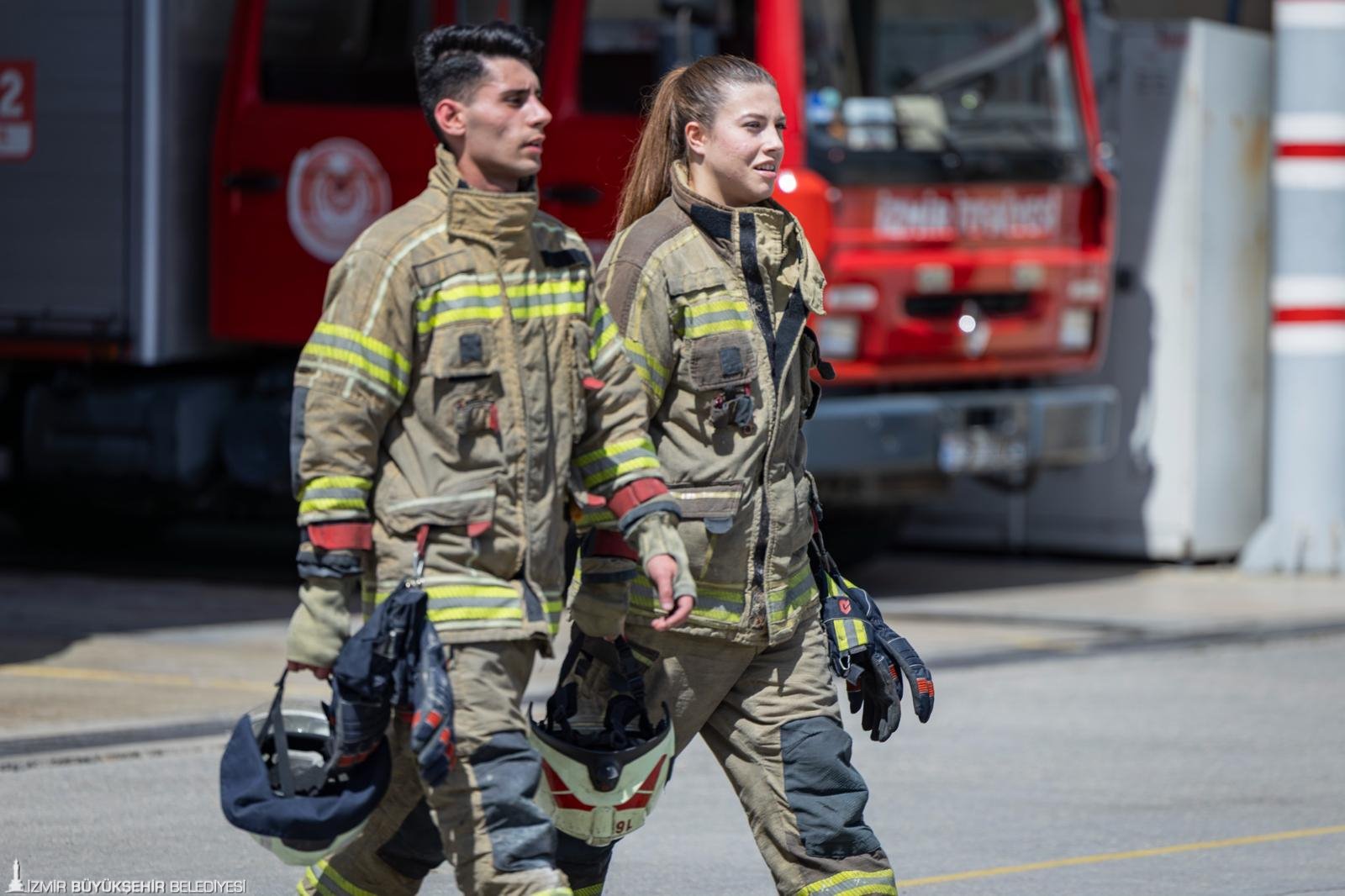 İzmir’in alevlerle savaşan iki genç kahramanı: 19 Mayıs ruhu İzmir İtfaiyesi'nde 3 İzmir’in alevlerle savaşan iki genç kahramanı: 19 Mayıs ruhu İzmir İtfaiyesi'nde