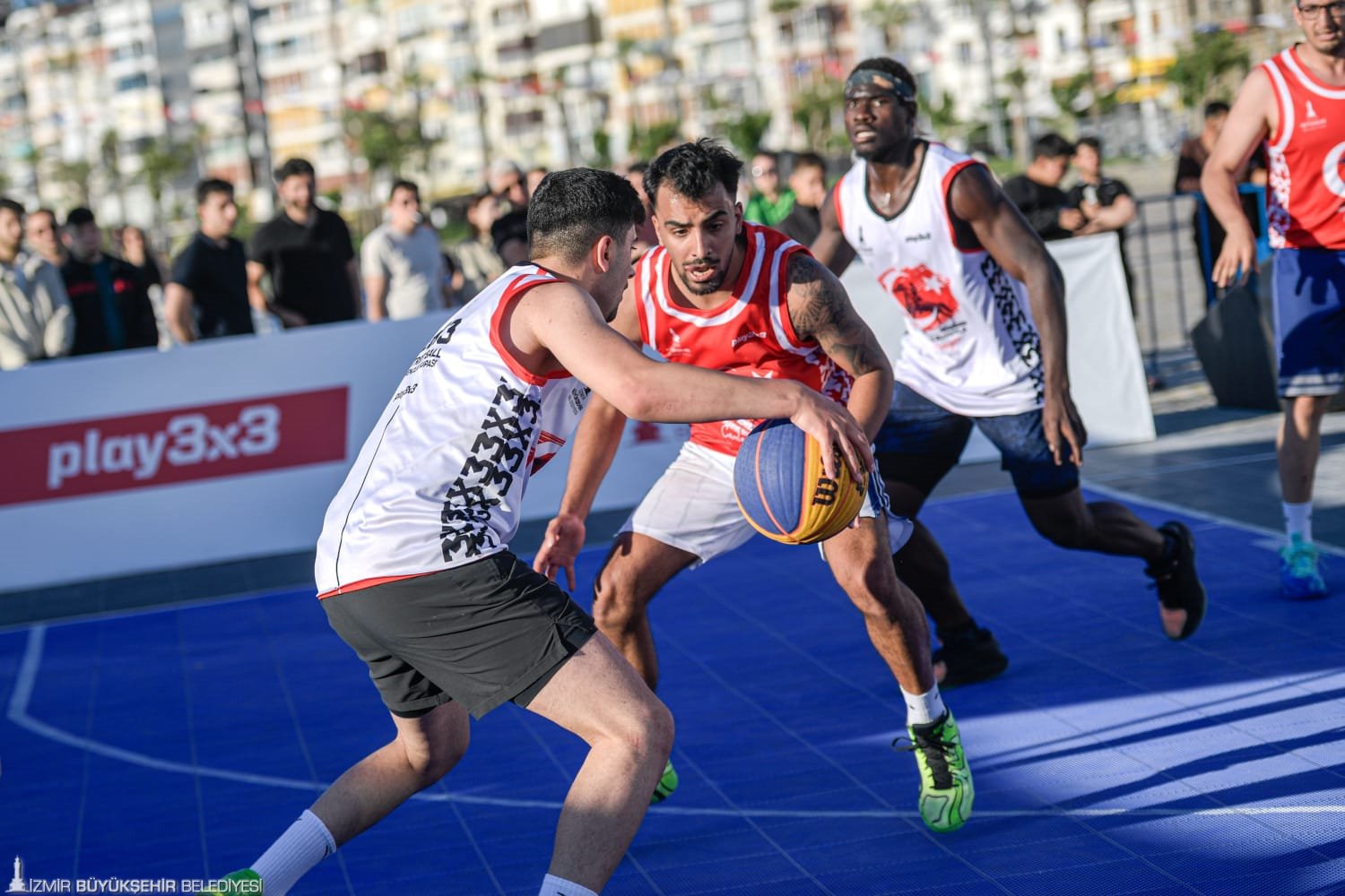 Gençler İzmir’i ayağa kaldırdı: Basketbol Kupası heyecanı