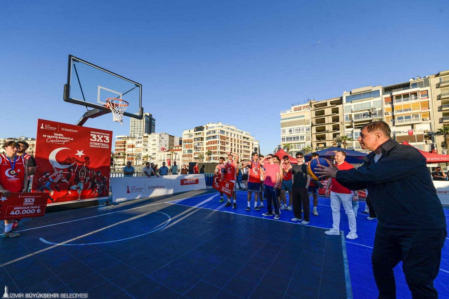 Gençler İzmir’i ayağa kaldırdı: Basketbol Kupası heyecanı