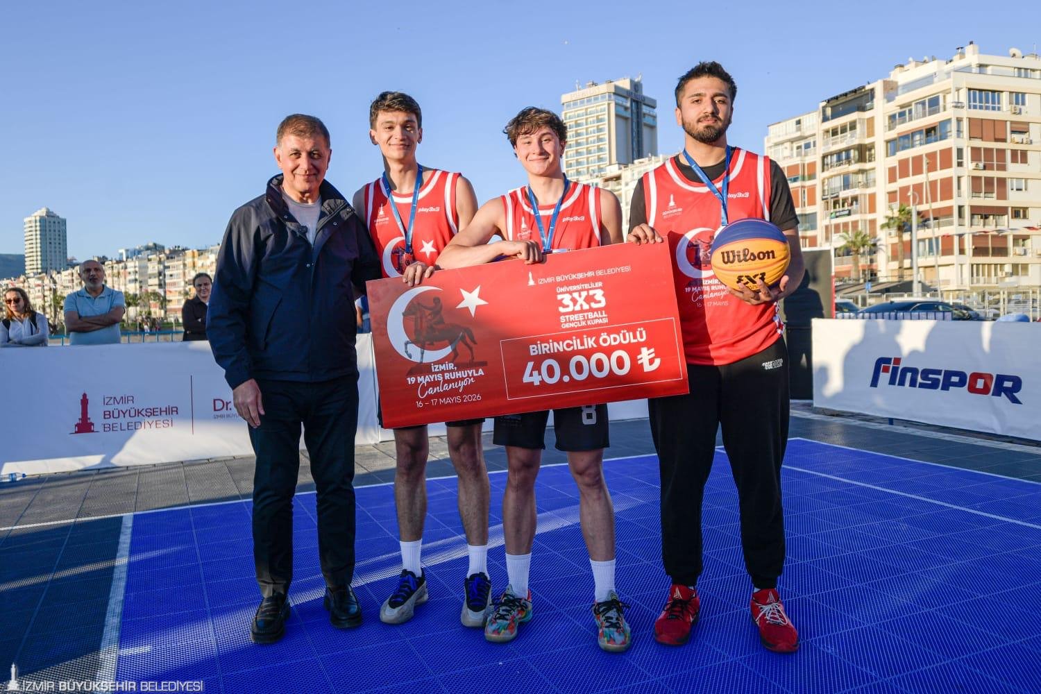 Gençler İzmir’i ayağa kaldırdı: Basketbol Kupası heyecanı