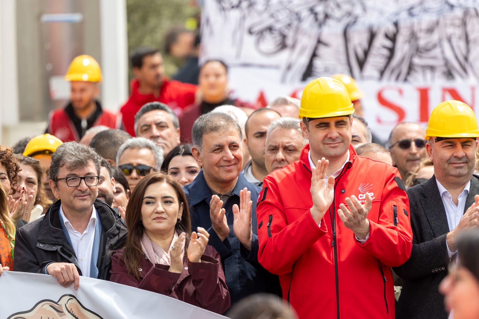 CHP İzmir'den Gündoğdu Meydanı'na 1 Mayıs çıkarması: 'En yakın zamanda erken seçim istiyoruz'