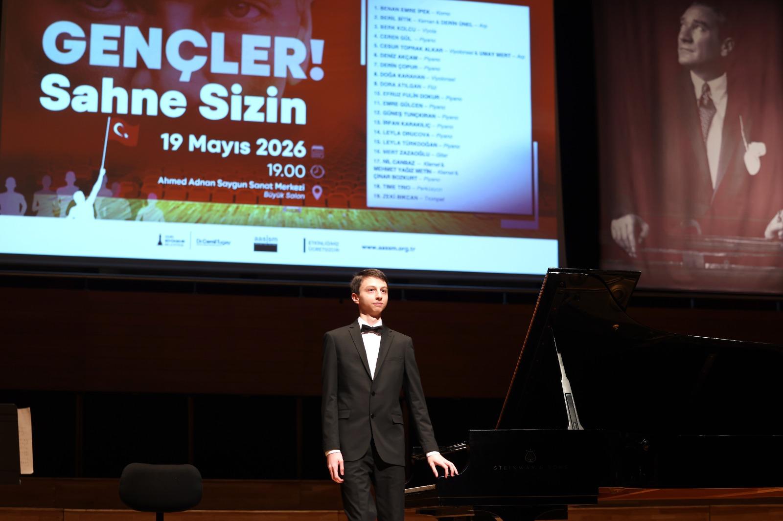 AASSM’de geleceğin sanatçıları deneyimiyle parladı: 'Gençler sahne sizin'