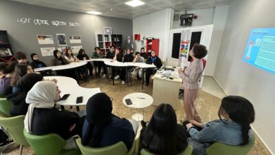 İzmir Büyükşehir Belediyesi'nden liselilere hayati eğitim! Siber zorbalık, çevrim içi