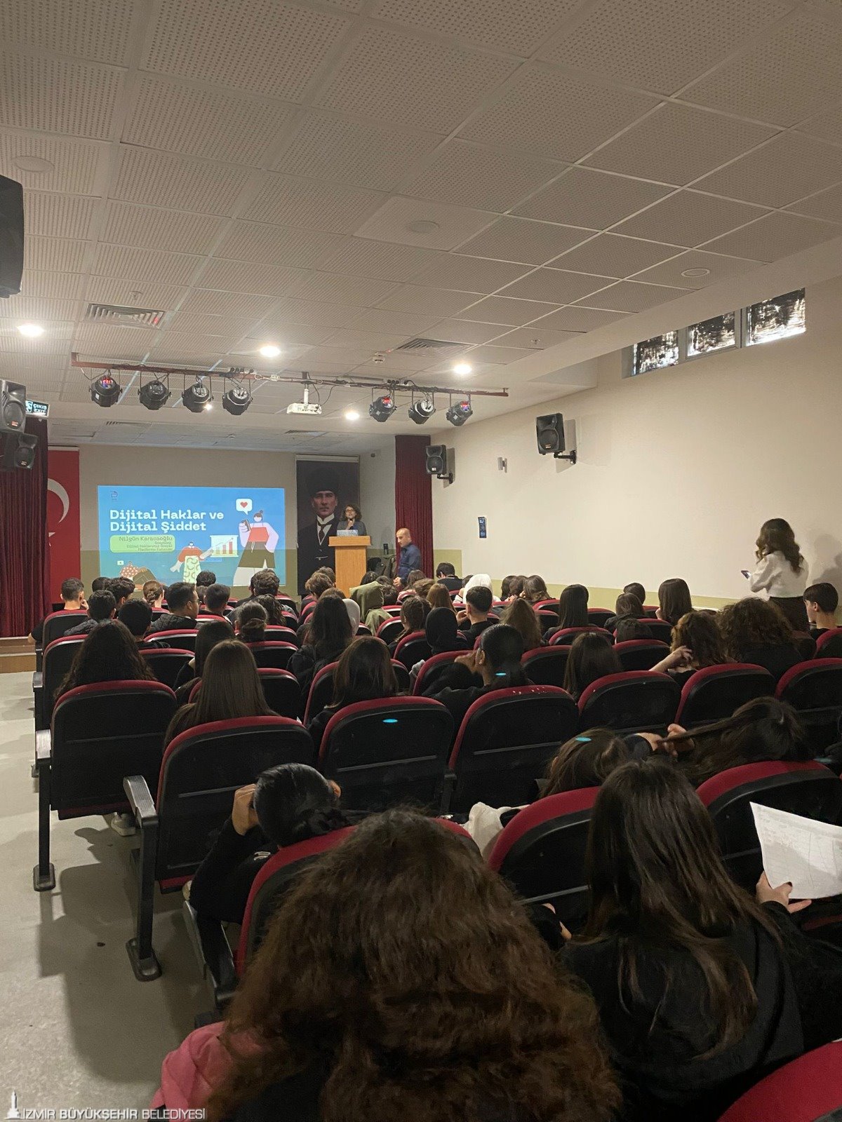 Gençlere dijital zorbalık koruması: Çevrimiçi ortamlarda hakkınızı nasıl koruyacaksınız?