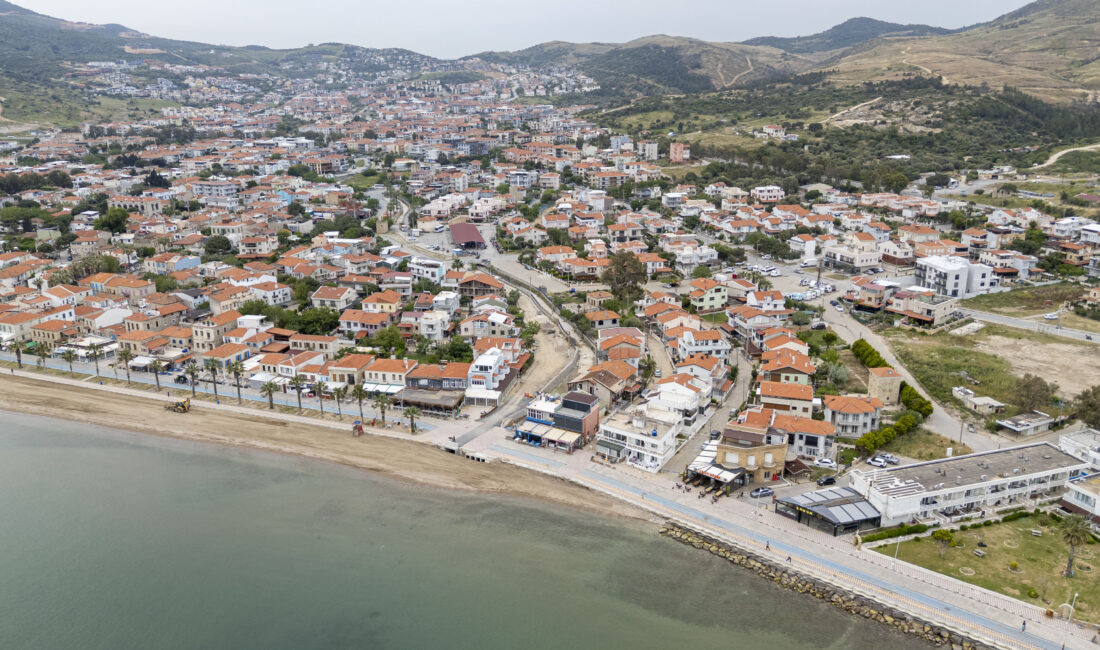 İZSU’nun Yeni Foça Şavklı Deresi’nde tarihi köprüyü koruyarak tamamladığı dere