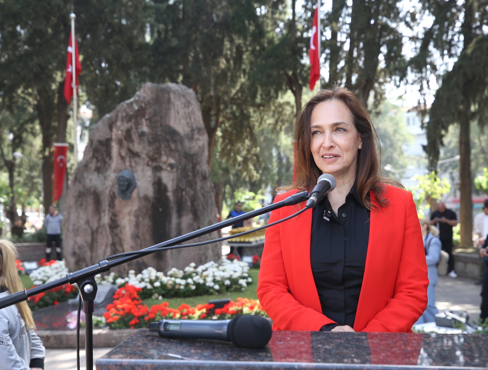 Karşıyaka tek yürek oldu, Zübeyde Anne’ye koştu!