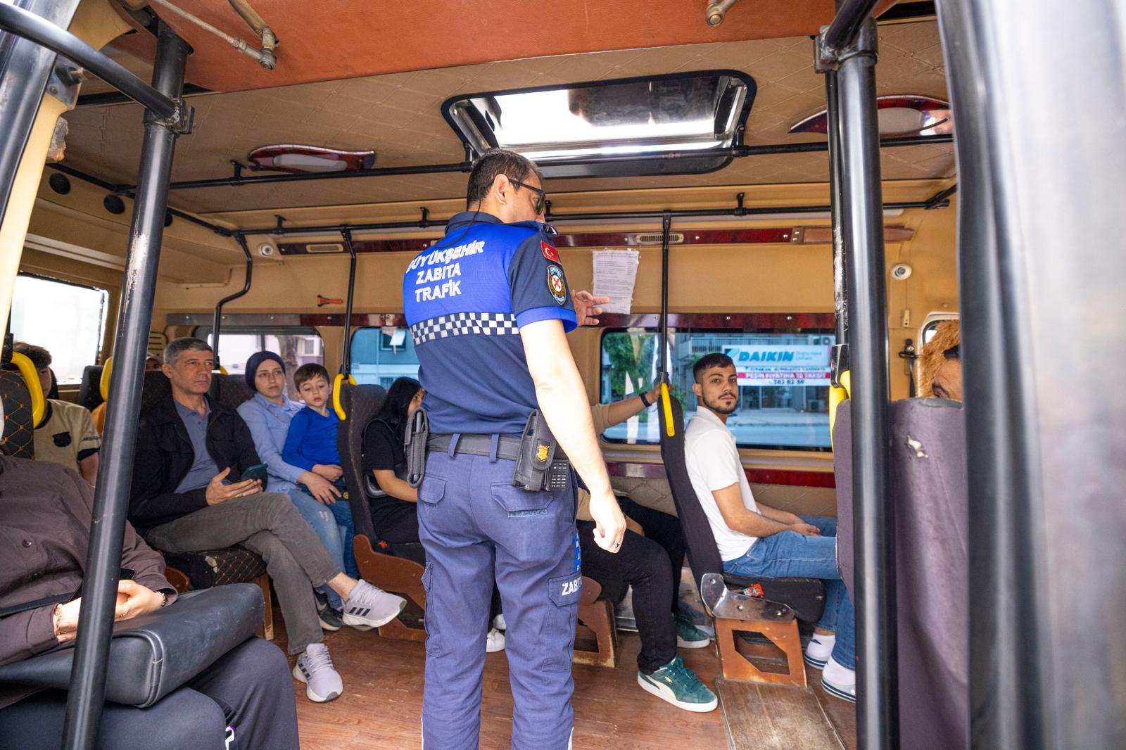 İzmir zabıtasından bayram denetimi: Taksi ve minibüslere 7/24 sıkı takip!