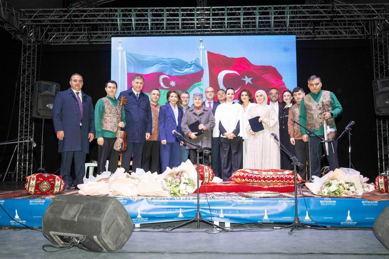 İzmir ve Bakü kardeşliğini şarkılarla kutladı: "Kalplerimiz birse mesafe sadece haritada kalır"