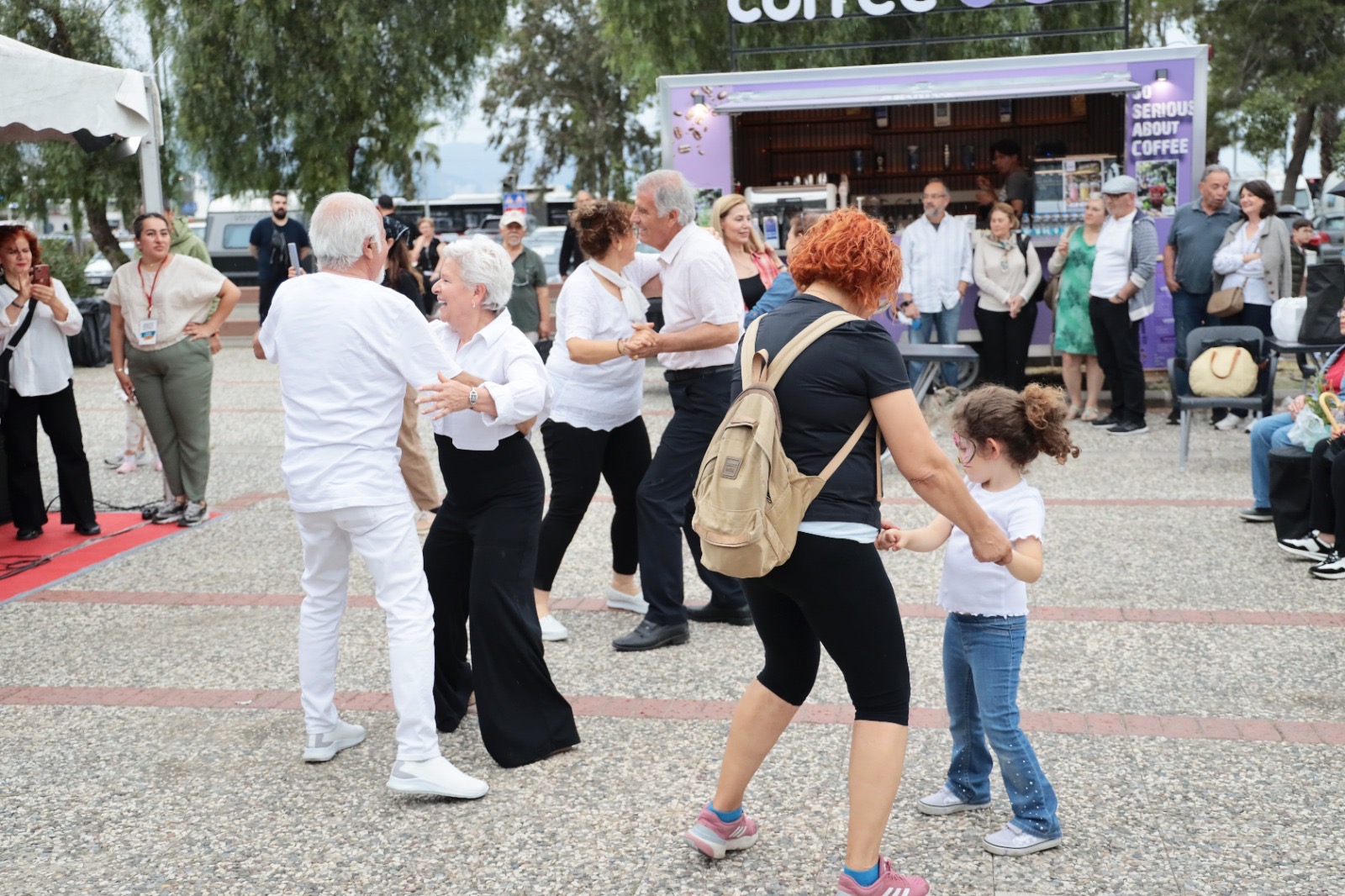 Karşıyaka’da 5 günlük gençlik rüzgarı: Bayram coşkusu kortejle taçlanıyor!