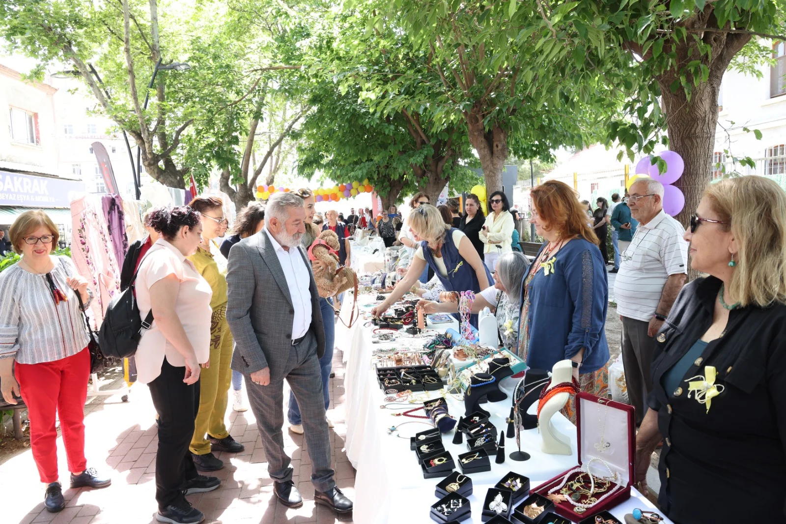 Çiğli’de görsel şölen: Kadınların el emeği göz doldurdu!