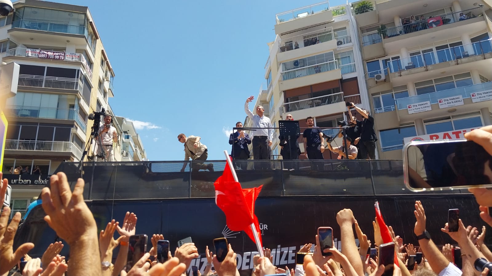 Özgür Özel meydanda konuştu: 'Genel başkanı 2 milyon üye seçsin'