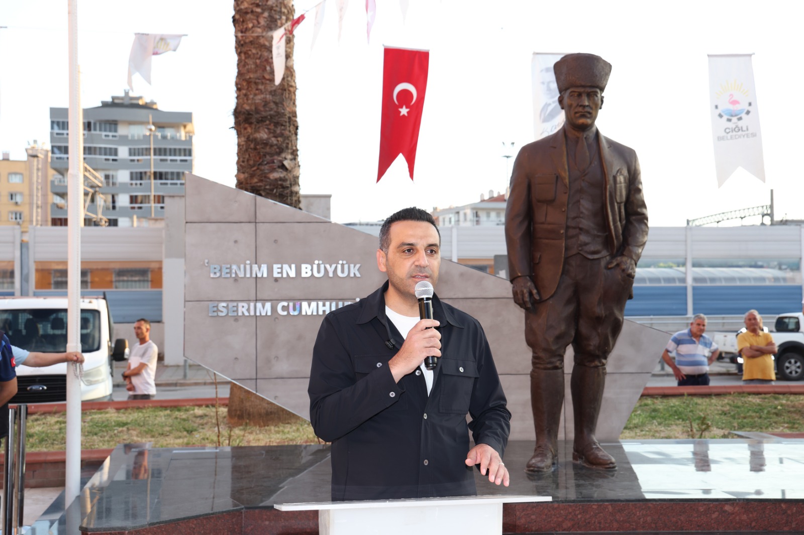 Çiğli’de 19 Mayıs coşkusu 19.19'da zirveye çıktı: Başkan Yıldız'dan korteje öncülük!