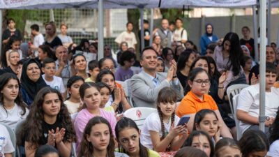 Bornova Belediyesi’nin öğrencilere ücretsiz eğitim desteği sunduğu Bornova Belediyesi Gençlik