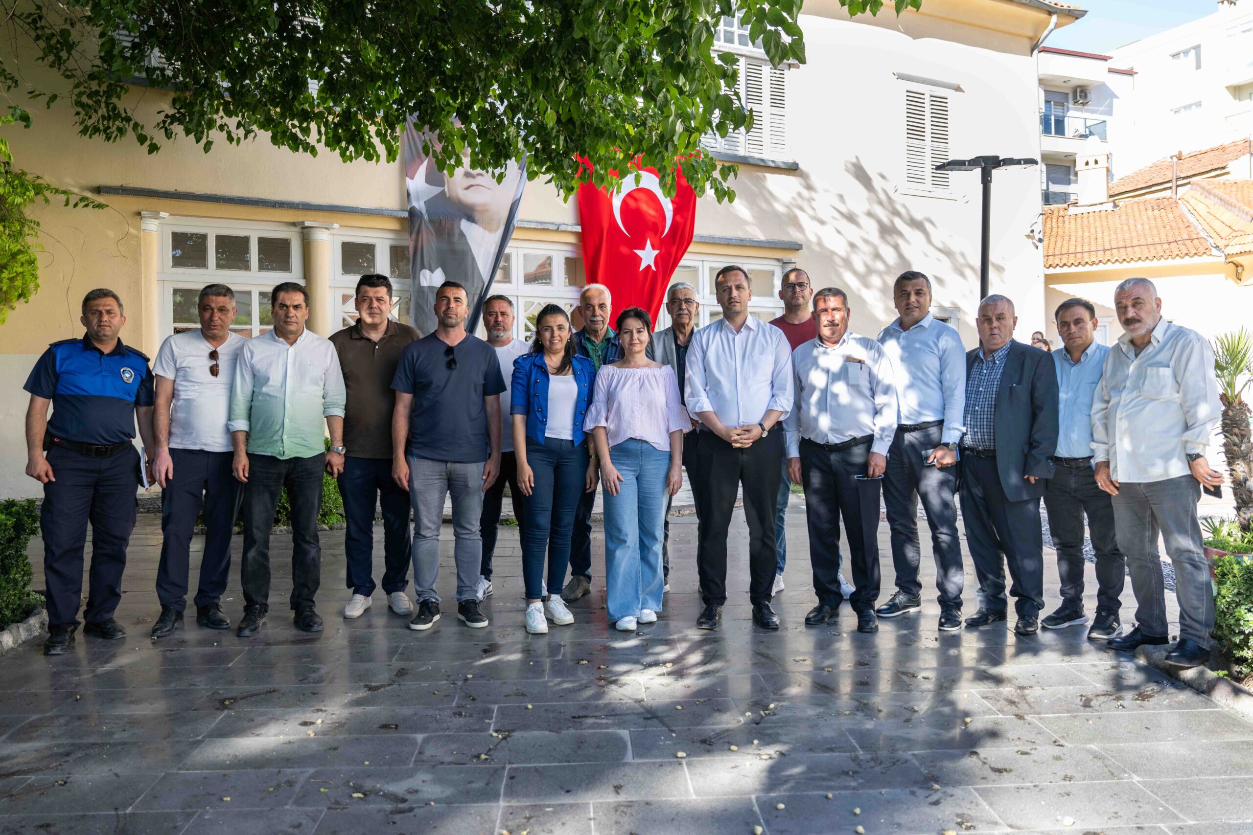 Bornova’da 'Yerinden Yönetim' modeli: Ömer Eşki muhtarlarla aynı masada!