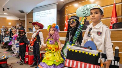 Minikler su kaynaklarını korumak için sahneye çıktı, geri dönüşüm defilesi