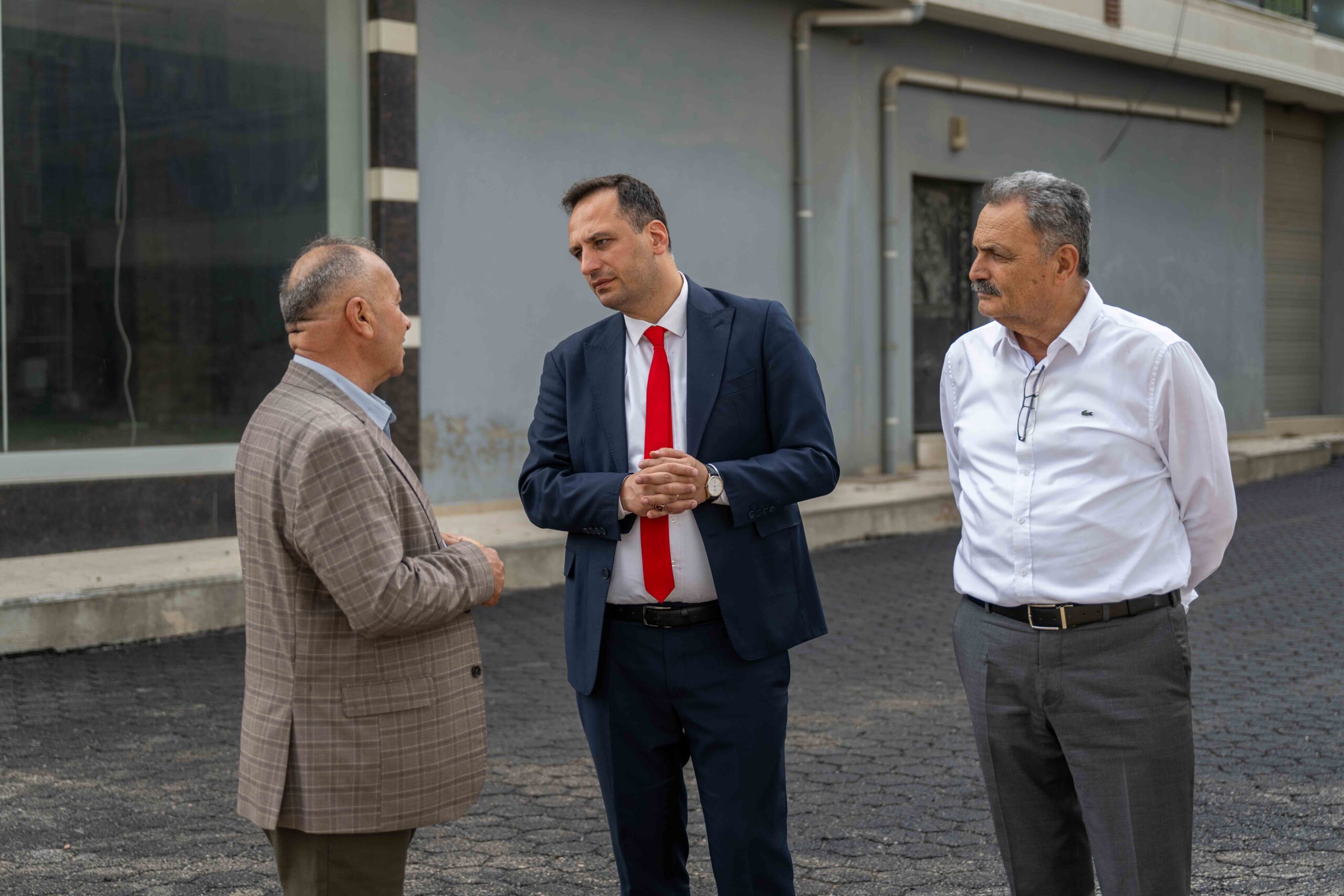 Bornova’da asfalt seferberliği: Her sokağa konfor