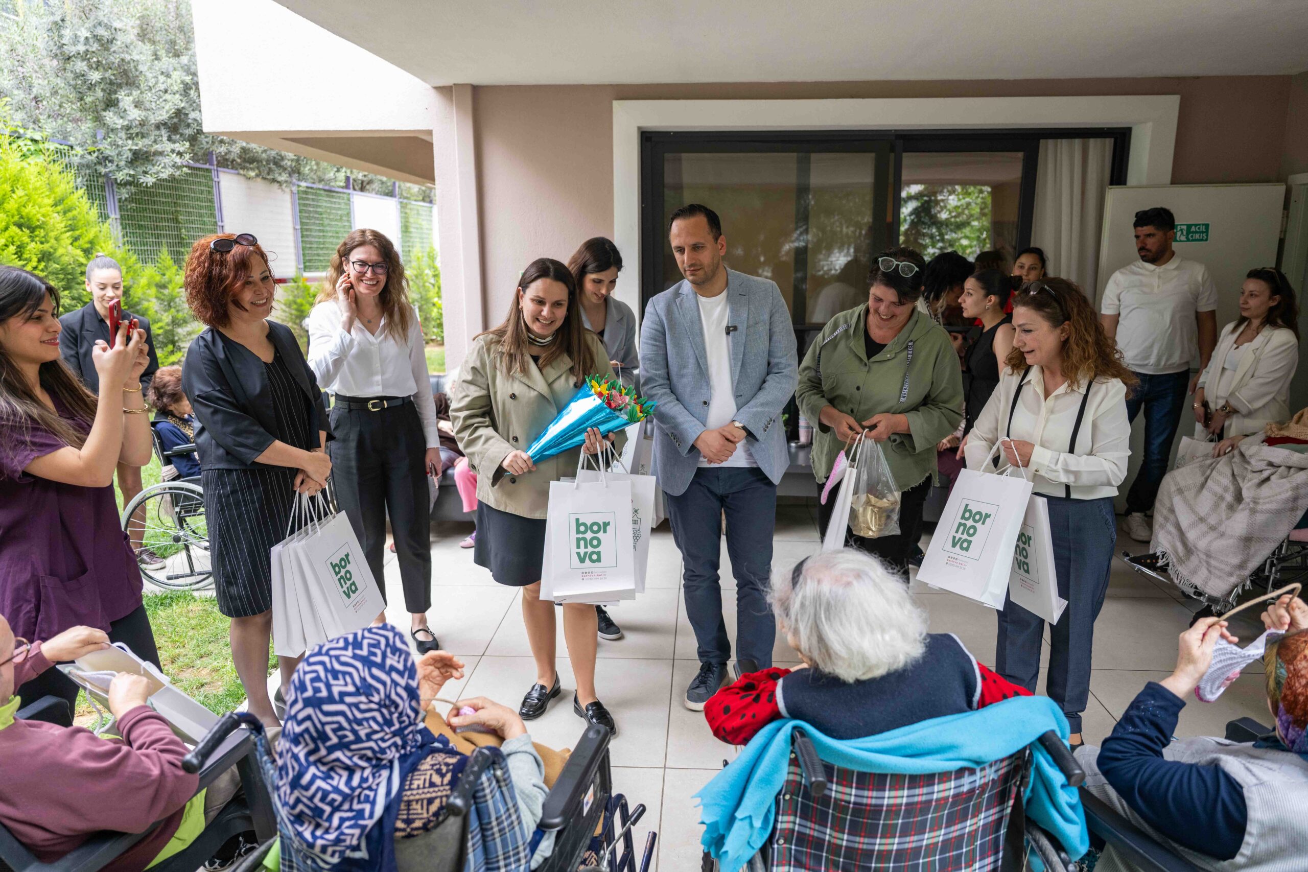 "En değerli hazinemiz sizlersiniz!" Bornova’da anneler için anlamlı kutlama