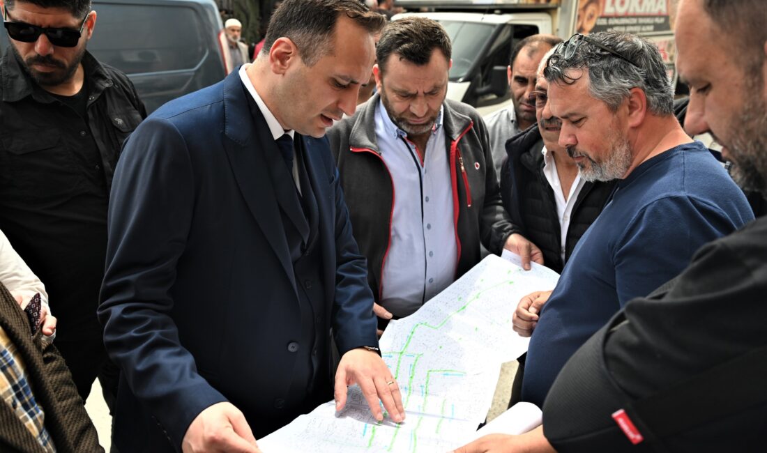 Bornova Belediye Başkanı Ömer Eşki, mahalle gezileri kapsamında Yeşilçam Mahallesi’nde