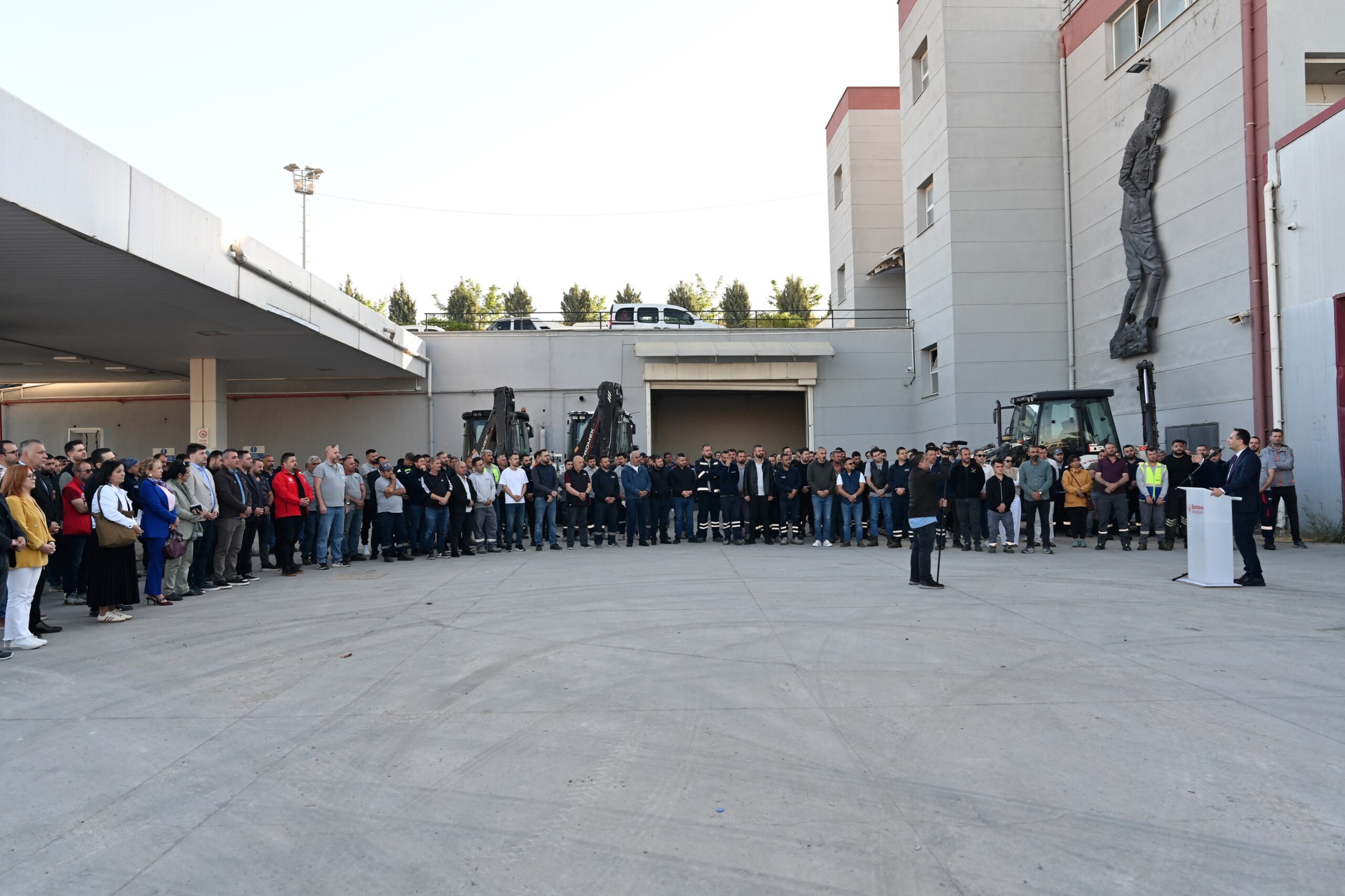 Bornova’da anlamlı 1 Mayıs: "Ne aldıysak mücadeleyle aldık"