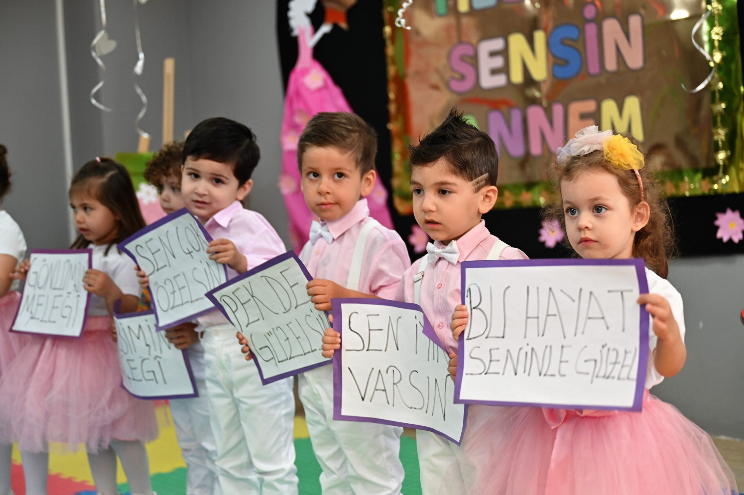"En değerli hazinemiz sizlersiniz!" Bornova’da anneler için anlamlı kutlama