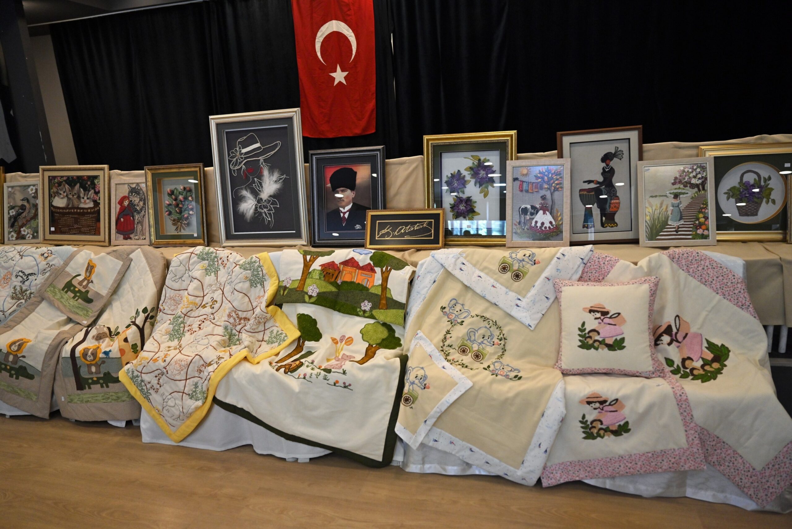 Bornova’da kadın emeği sanatla buluştu