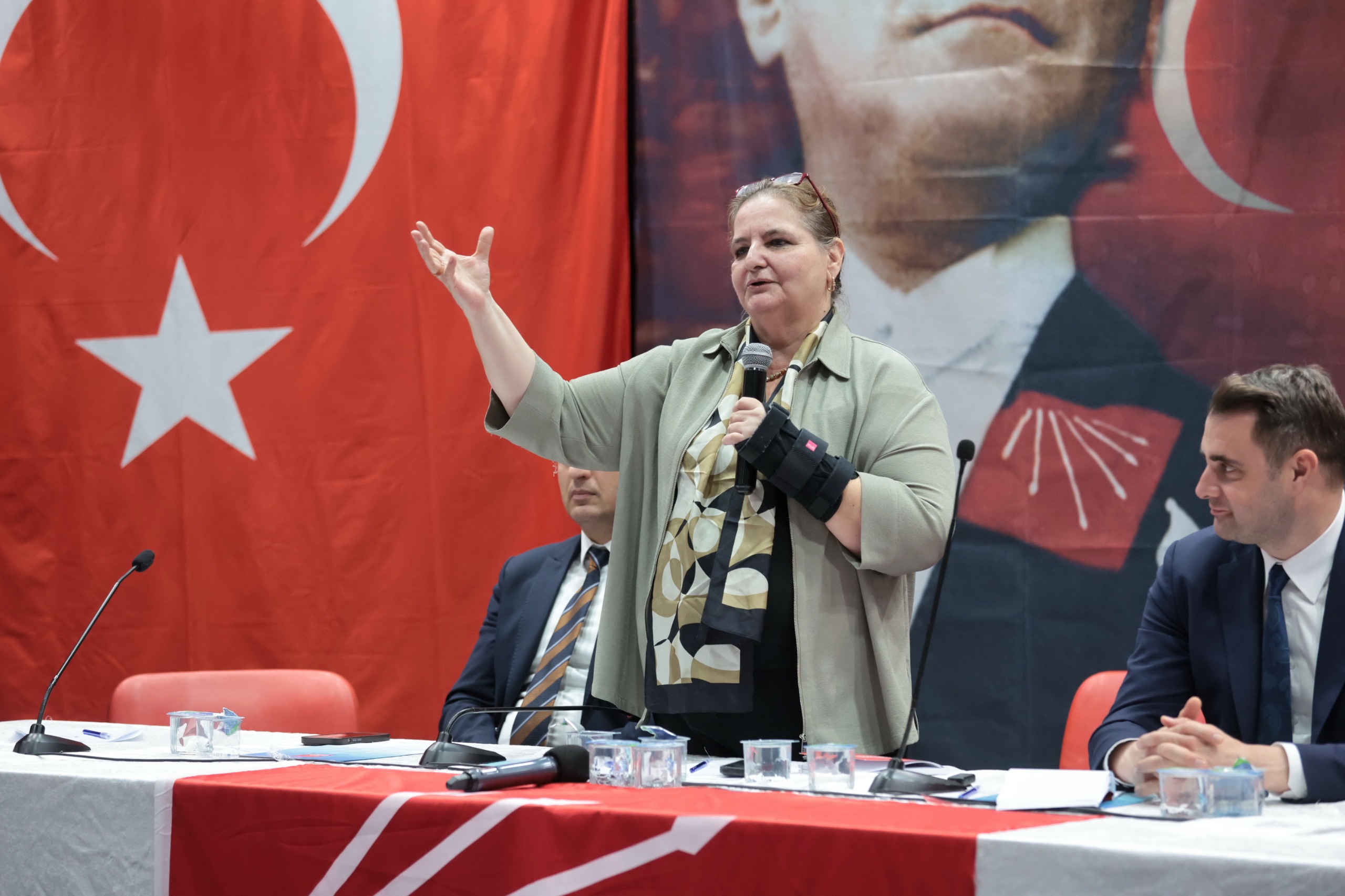 Sanayici 'nitelikli eleman' diyor; gençler 'yurtdışı': Bihlun Tamaylıgil Demokrat Gündem'e anlattı