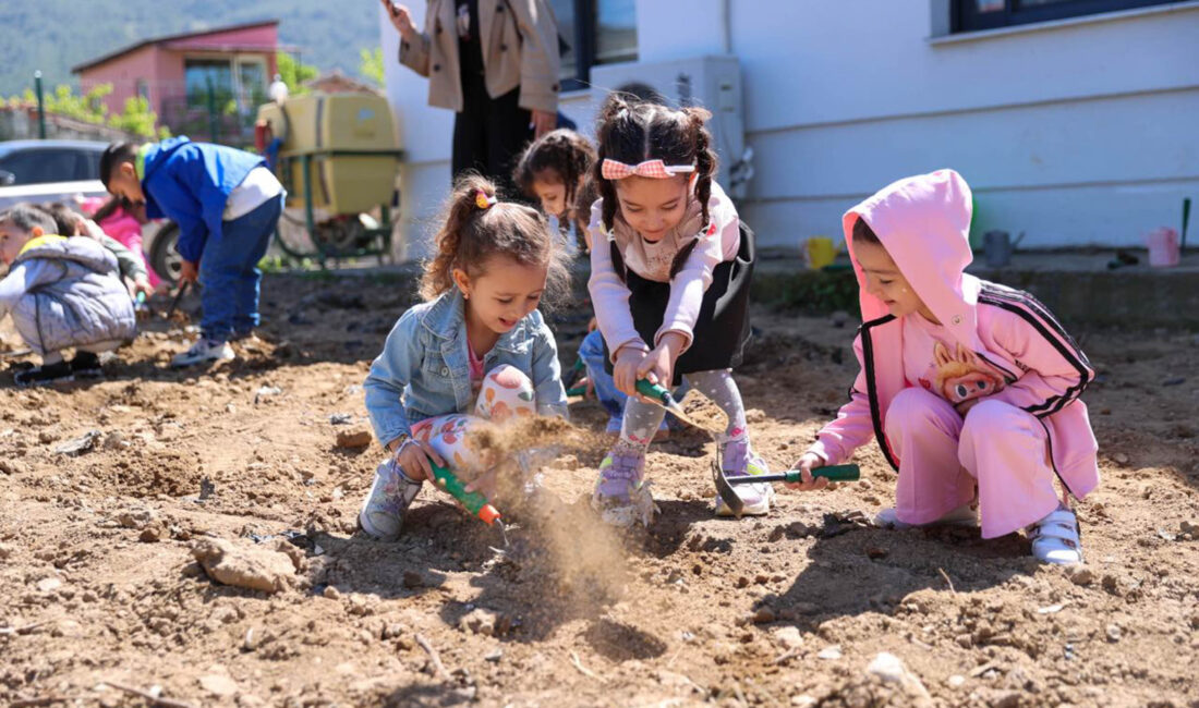 Buca Belediyesi, Pırlanta Çocuk Oyun ve Aktivite Merkezleri öğrencilerini Tarım