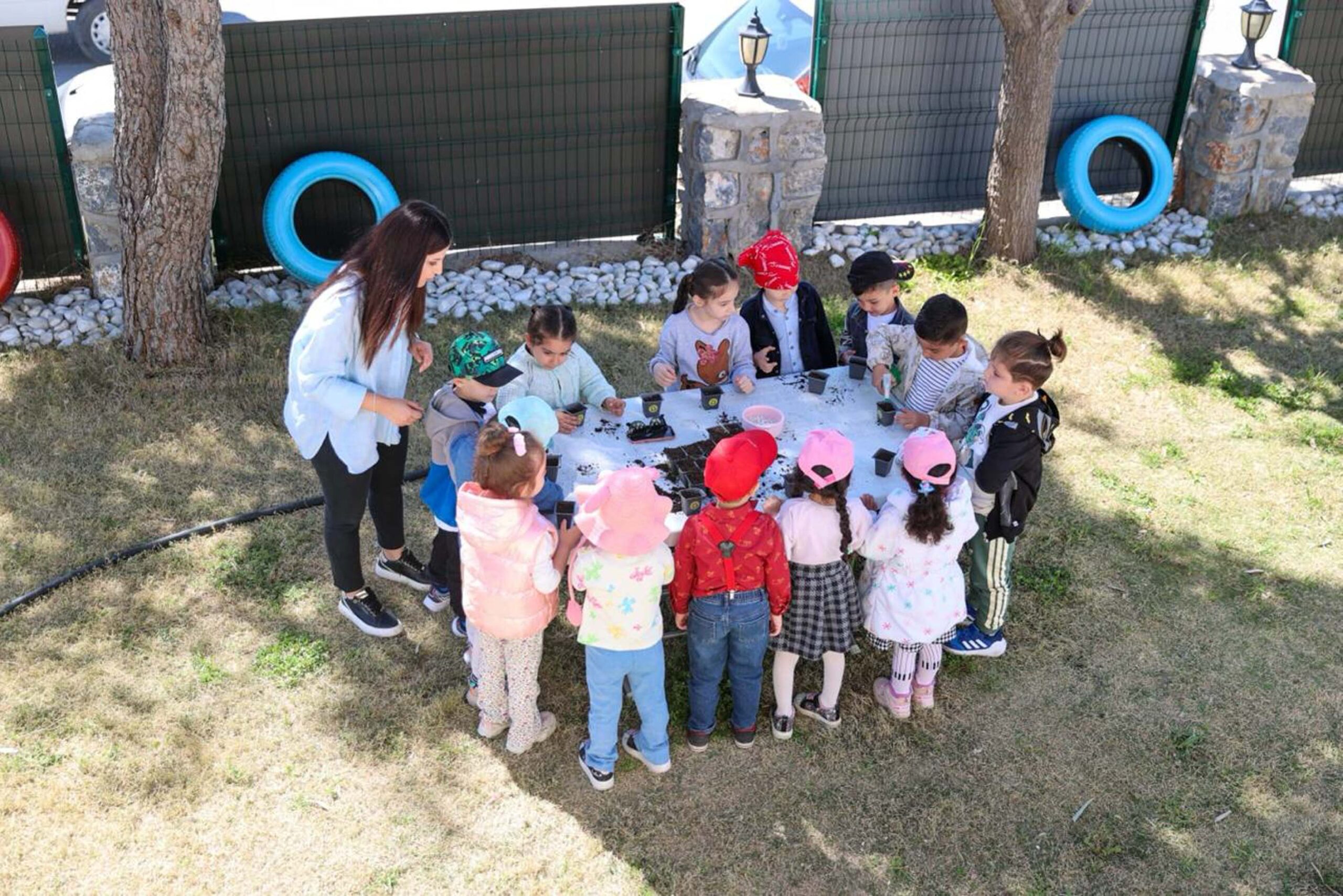 Buca’nın minikleri toprakla tanıştı: Geleceğin çiftçileri iş başında!