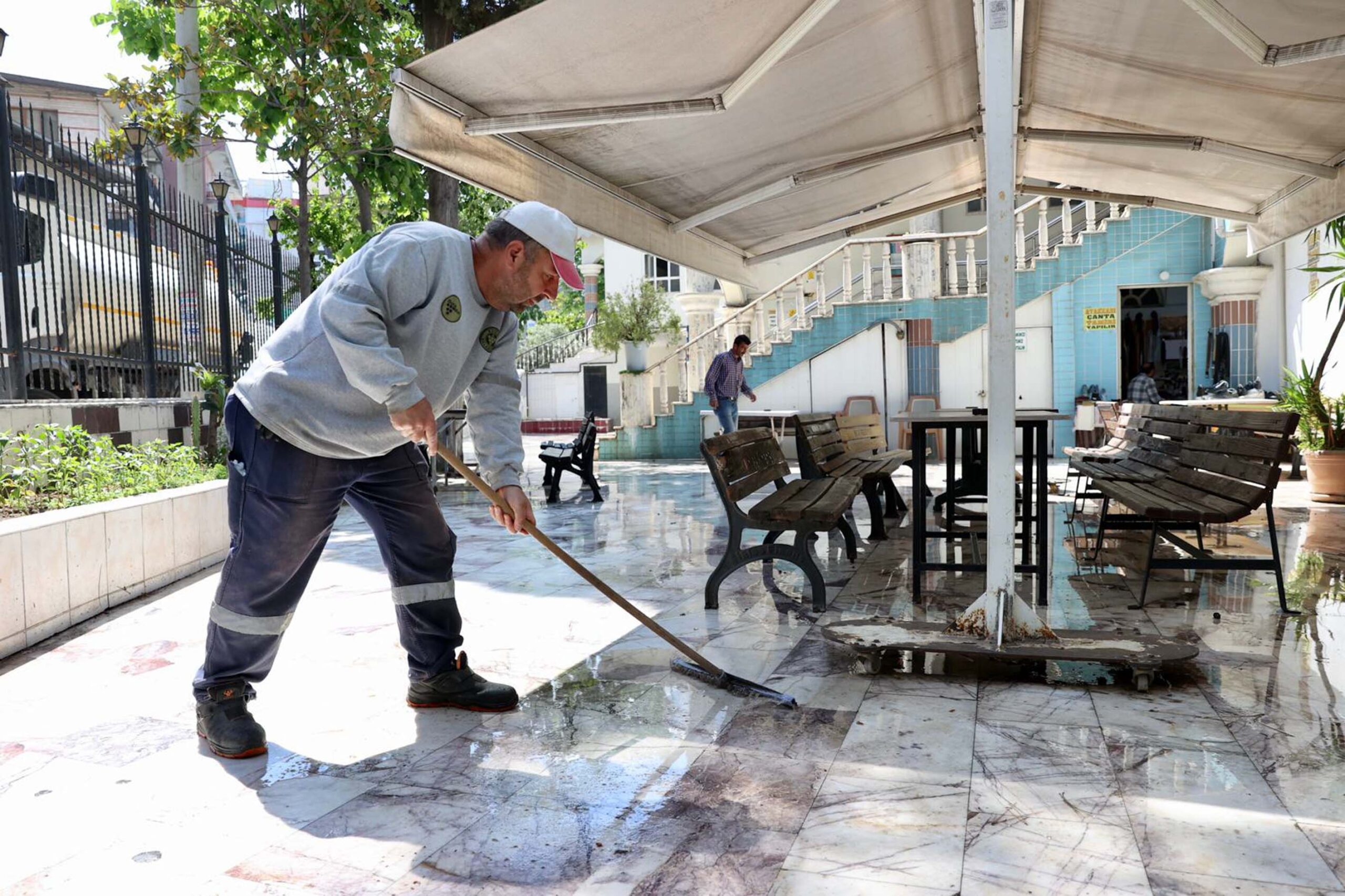 Buca'da bayram temizliği: "Komşularımız için hazırlıklar tamam"