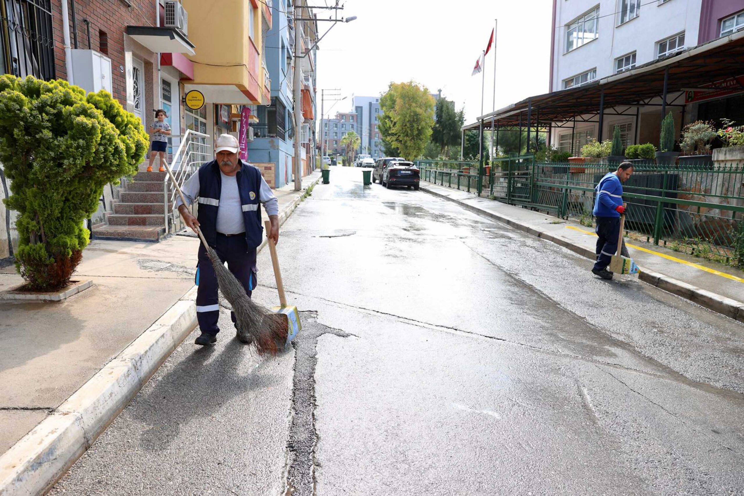 Buca'da bayram temizliği: "Komşularımız için hazırlıklar tamam"