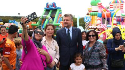 Buca Belediyesi tarafından düzenlenen Anneler Günü etkinlikleri, Gölet Tesisleri’ndeki dev