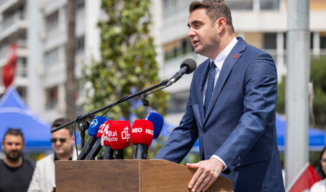 CHP İzmir İl Başkanı Çağatay Güç, Cumhuriyet Meydanı’nda düzenlenen 19
