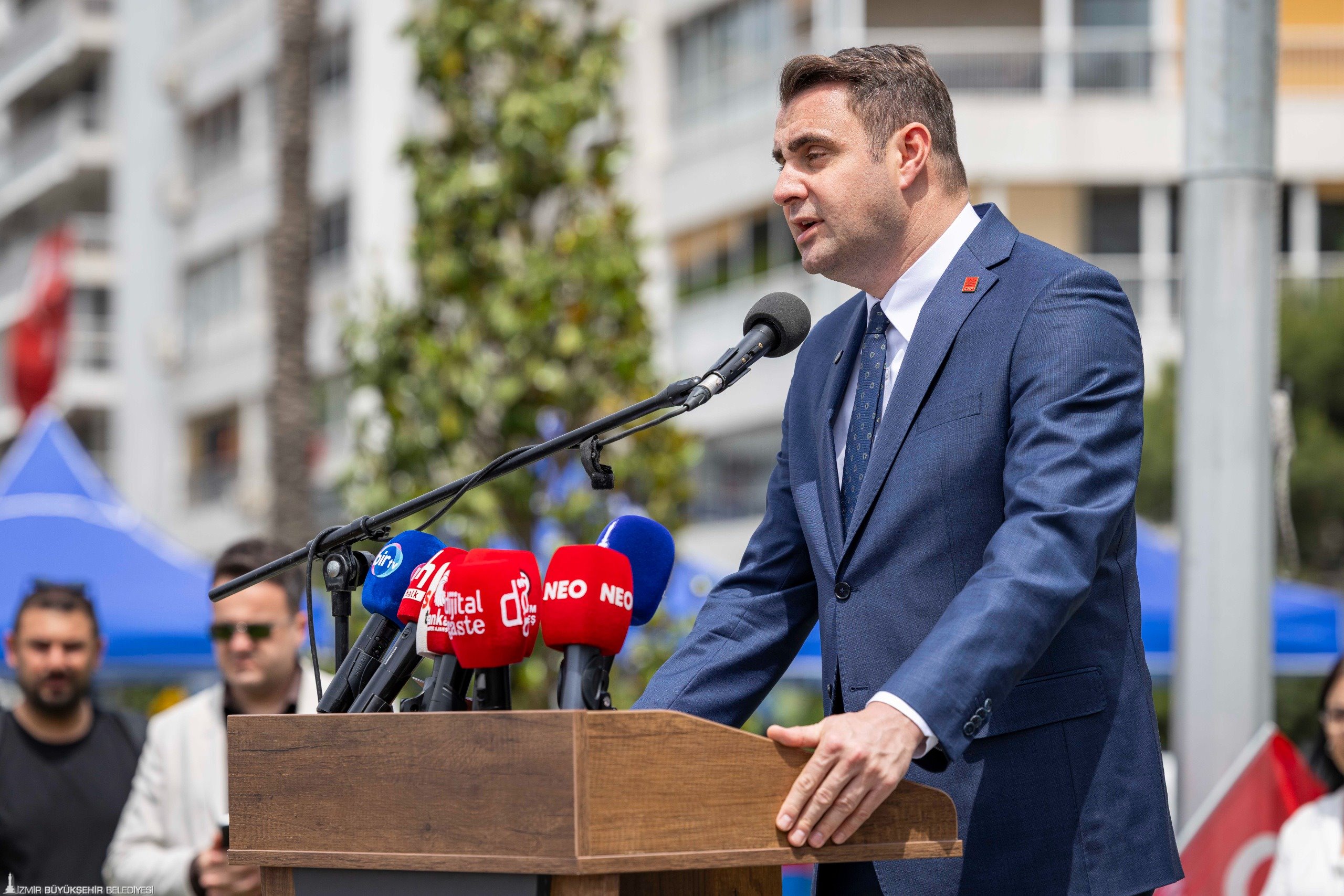 CHP İzmir İl Başkanı Çağatay Güç, Cumhuriyet Meydanı’nda düzenlenen 19