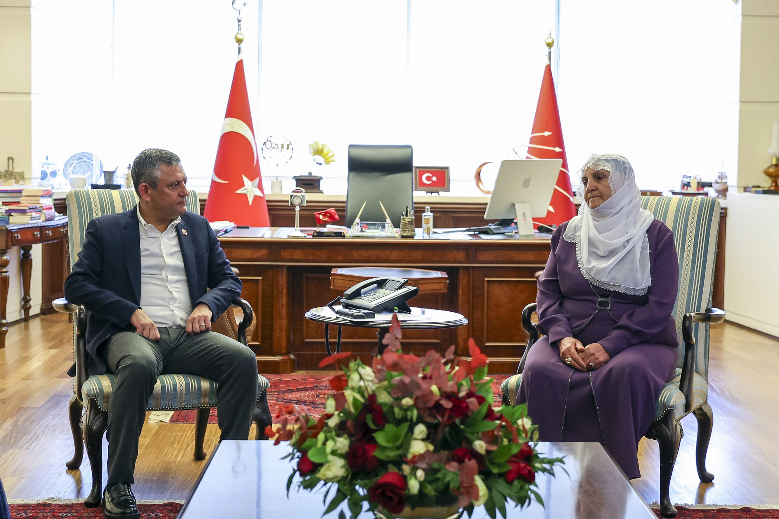 Özgür Özel Barış Anneleri ile görüştü
