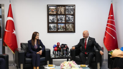 Kurban Bayramı'nın ikinci gününde AK Parti heyeti, 2025 yılındaki gerilimlerin