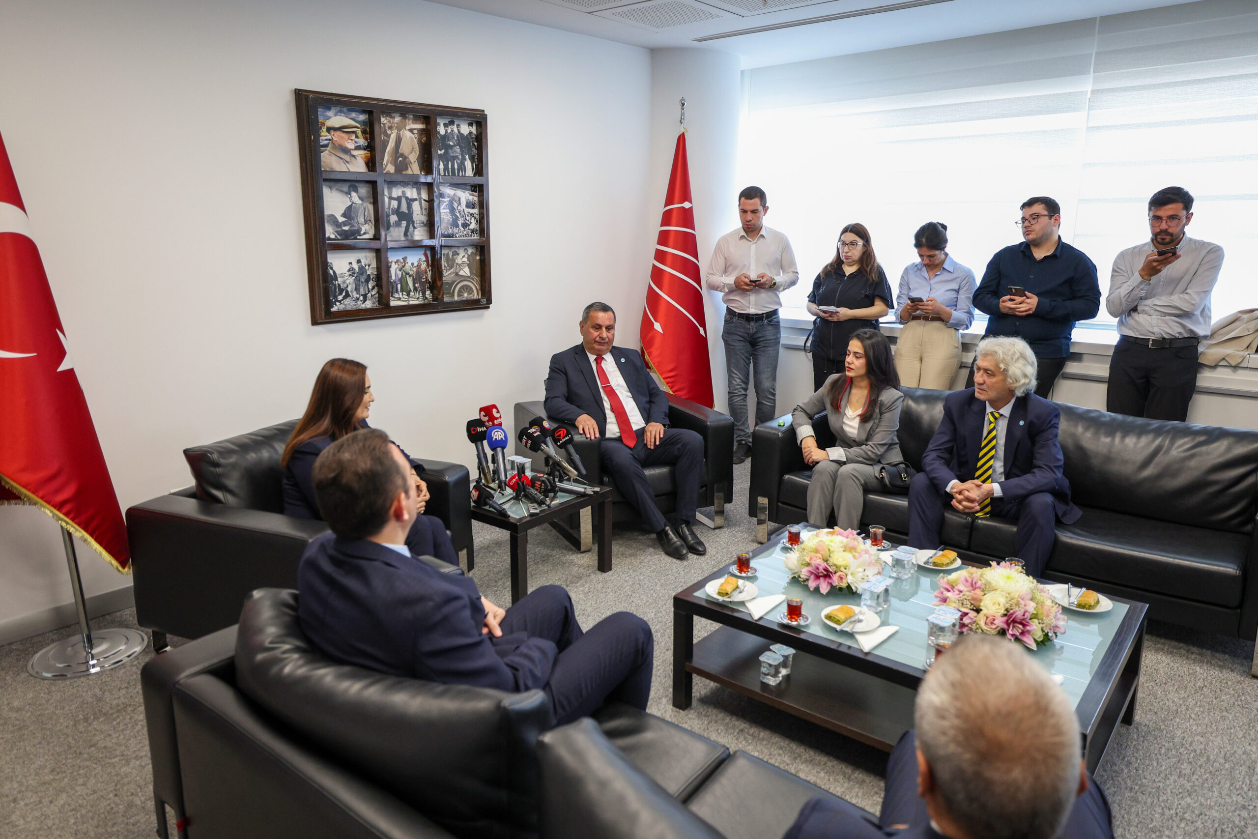 AK Parti Heyeti'nden CHP'ye bayram ziyareti: 3 bayram sonrasında ilk temas