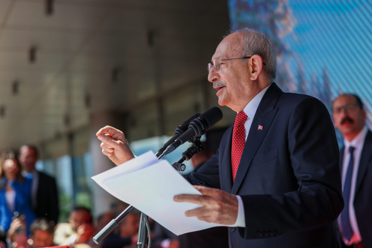 CHP'de kurultay çağrısına 'Çerçeve Yasa' arası: Onursal Genel Başkanlık masada