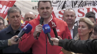 İzmir’de binlerce işçi ve emekçi Gündoğdu Meydanı’na akın etti. 

CHP