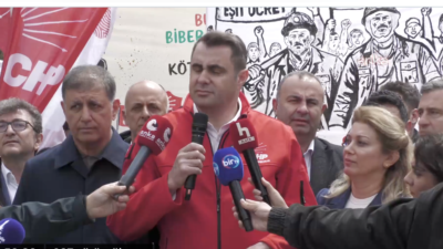 İzmir’de binlerce işçi ve emekçi Gündoğdu Meydanı’na akın etti. 

CHP
