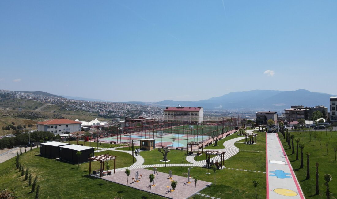 Bayraklı Belediye Başkanı İrfan Önal’ın "atıl alandan modern merkeze" dönüştürdüğü