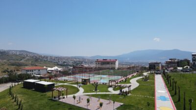Bayraklı Belediye Başkanı İrfan Önal’ın "atıl alandan modern merkeze" dönüştürdüğü